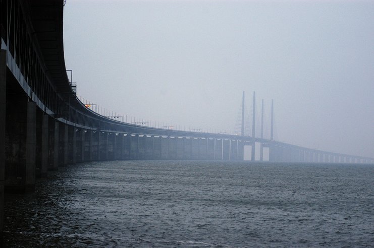 A very long bridge that goes across the sea