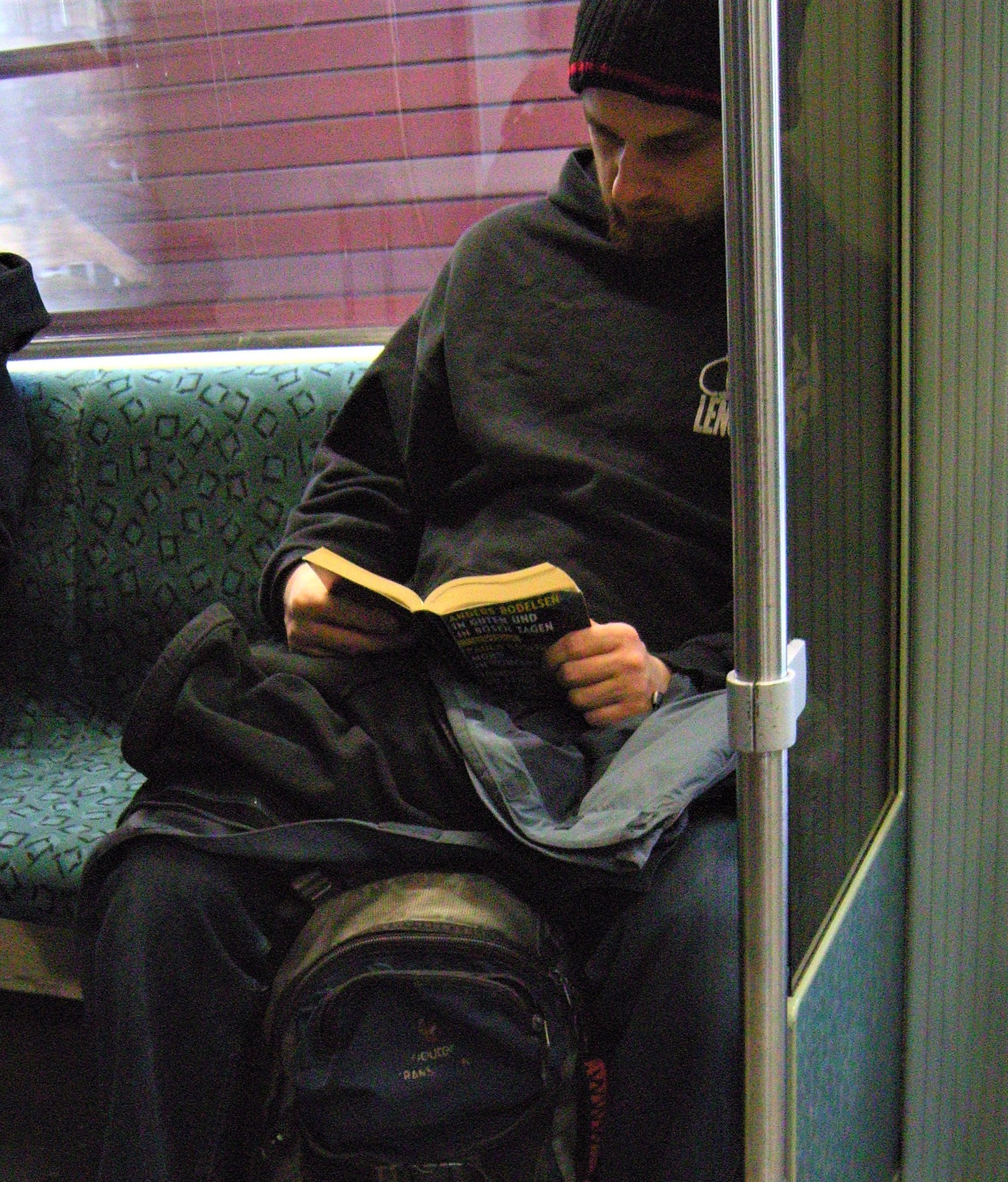 Urban commuter reading an Anders Bodelsen novel, Berlin, March 20, 2009