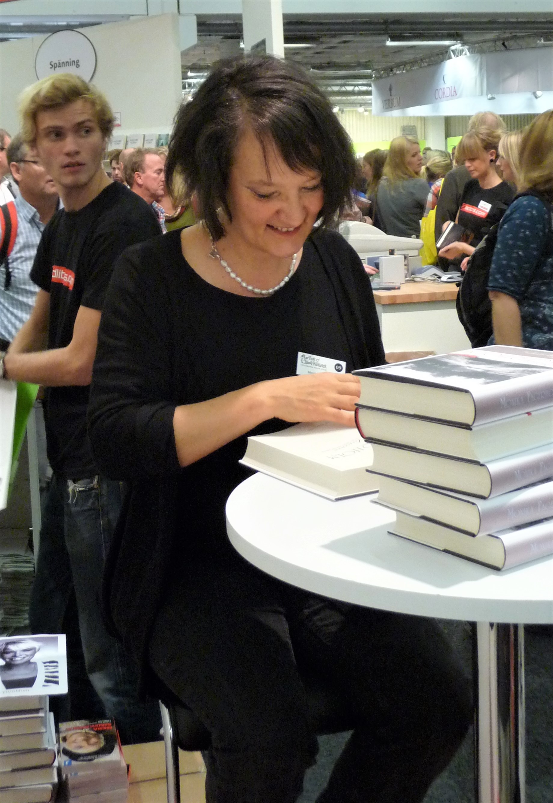 Monica Fagerholm signing books at the Gothenburg book fair in 2009.