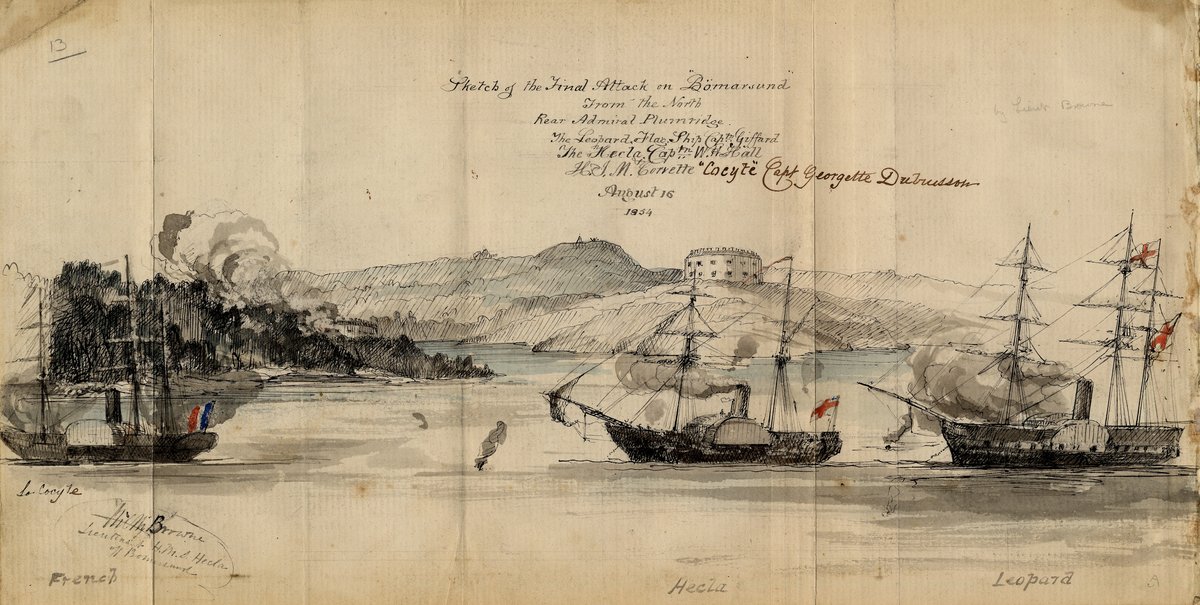 En gammel tegning af tre krigsskibe på vandet. Et af skibene har lige affyret et kanonskud og der er en sort røgsky foran det. Skuddet er affyret mod det tredje skib. I baggrunden kan et hus ses på fastlandet.