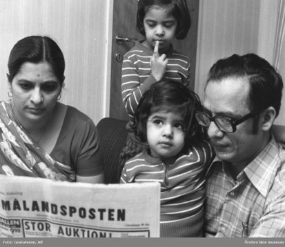 Family reading a Swedish newspaper in 1973.