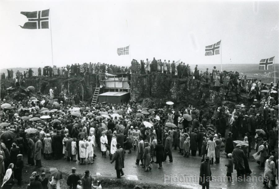 Republican celebrations in Iceland in the wake of the 1944 Independence Referendum. A lot of people gathered and four Icelandic flags are raised