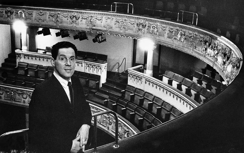 Black and white photo of Erland Josephson at the Royal Dramatic Theatre.