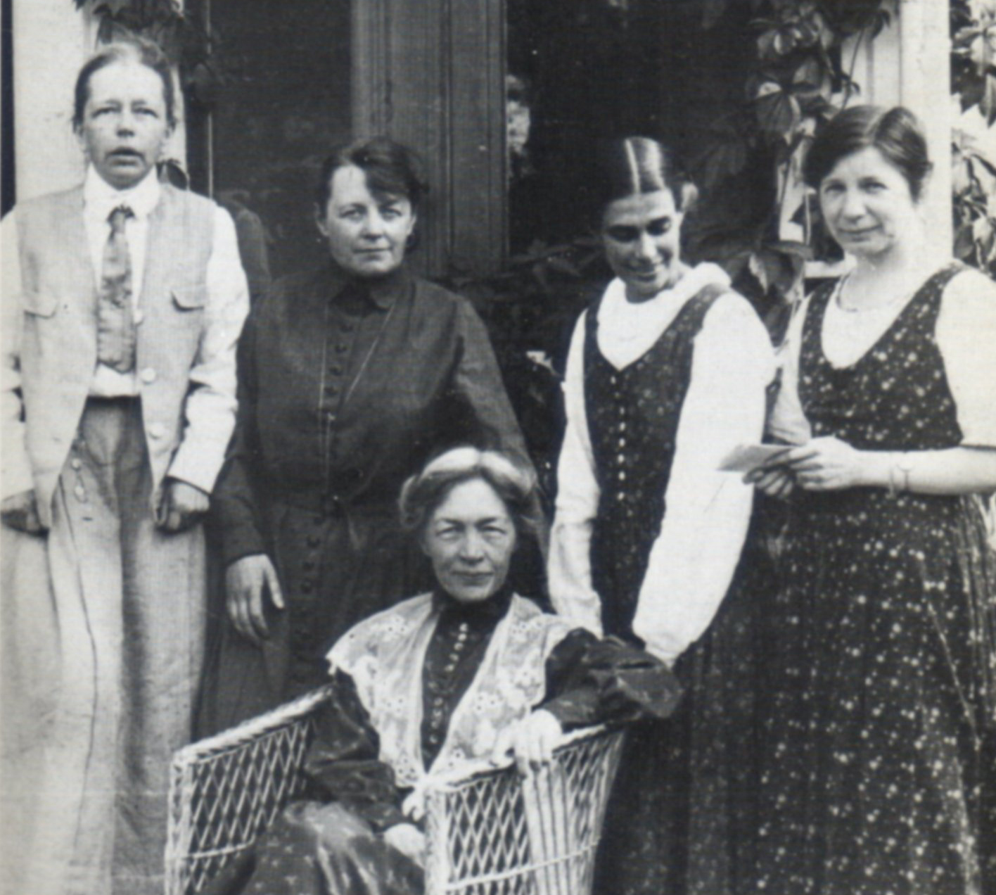 Black and white picture of the Swedish feminist group from 1920s.